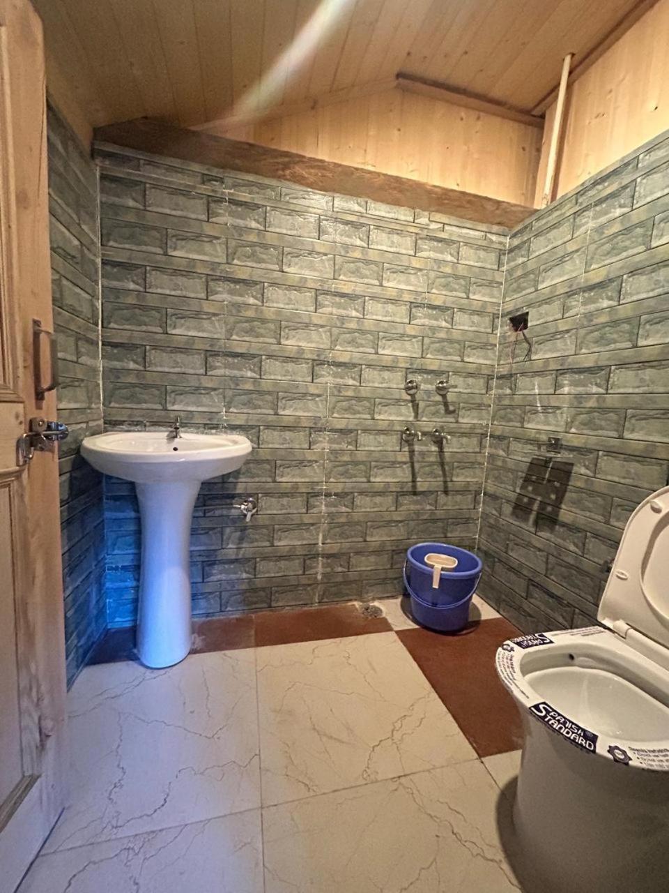Hotel Lord Shiva Dimension Tosh Zewnętrze zdjęcie